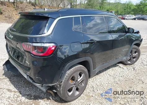 2022 Jeep Compass Latitude Lux 4X4 z USA, uszkodzony, nr VIN 3C4NJDFBXNT141932